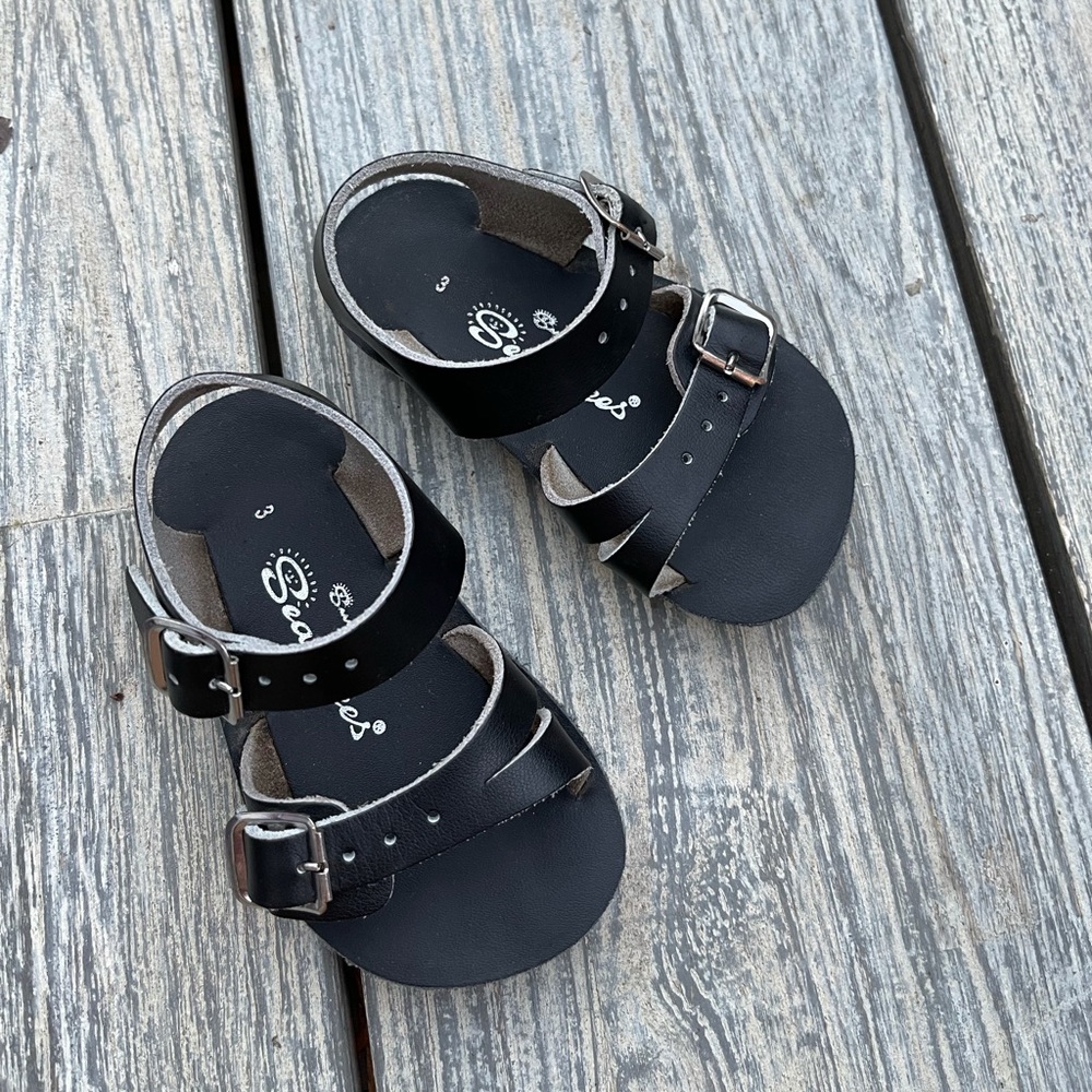 Salt Water Sea Wees Size 3 EUC